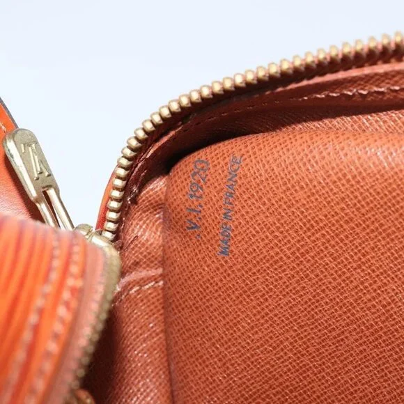 LOUIS VUITTON Epi Jeune Fille MM Shoulder Bag Brown M52153 LV Auth am10076